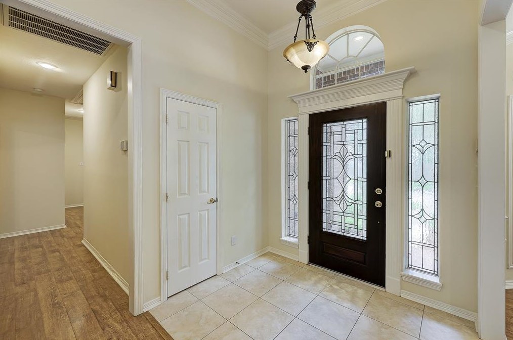 1602 Beaconshire Rd, Houston TX  77077-3847 exterior