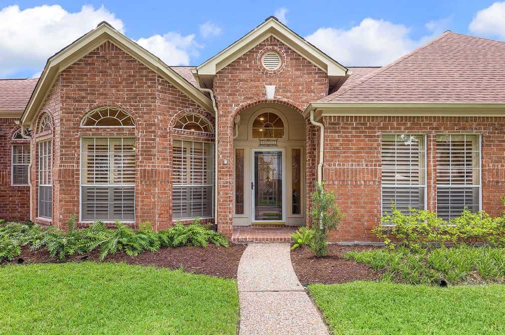 1602 Beaconshire Rd, Houston TX  77077-3818 exterior