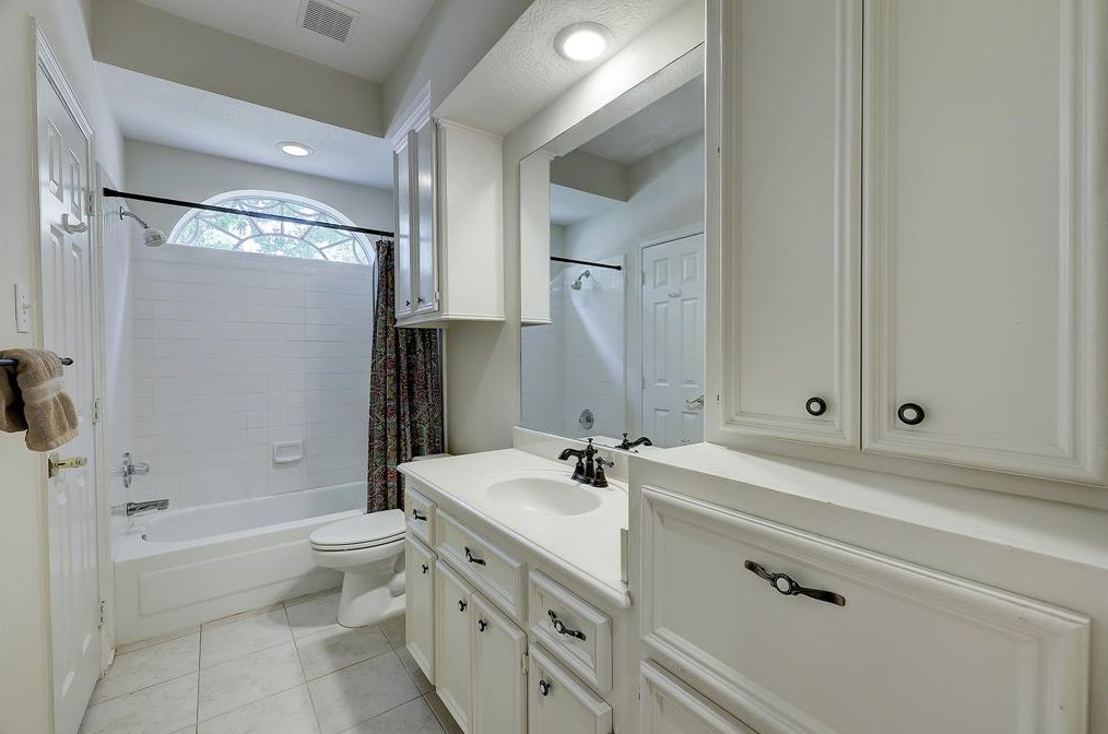 1602 Beaconshire Rd, Houston TX  77077-3847 exterior