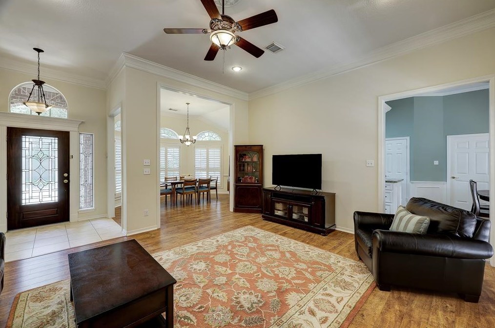 1602 Beaconshire Rd, Houston TX  77077-3847 exterior