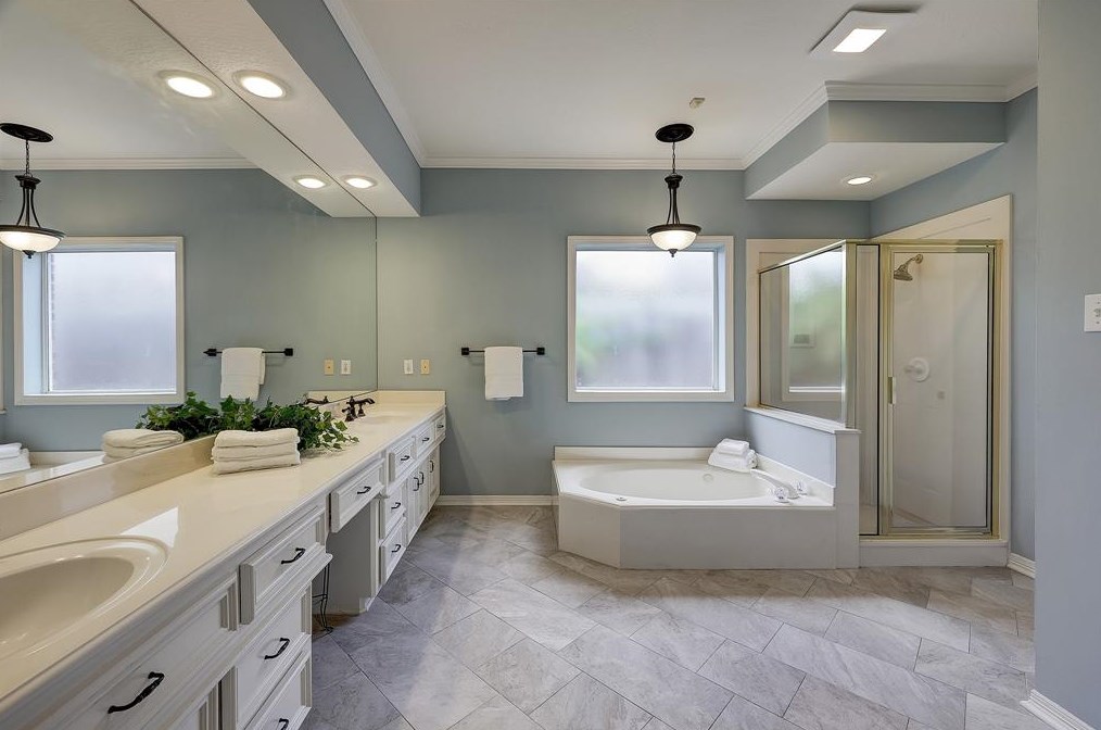 1602 Beaconshire Rd, Houston TX  77077-3847 exterior