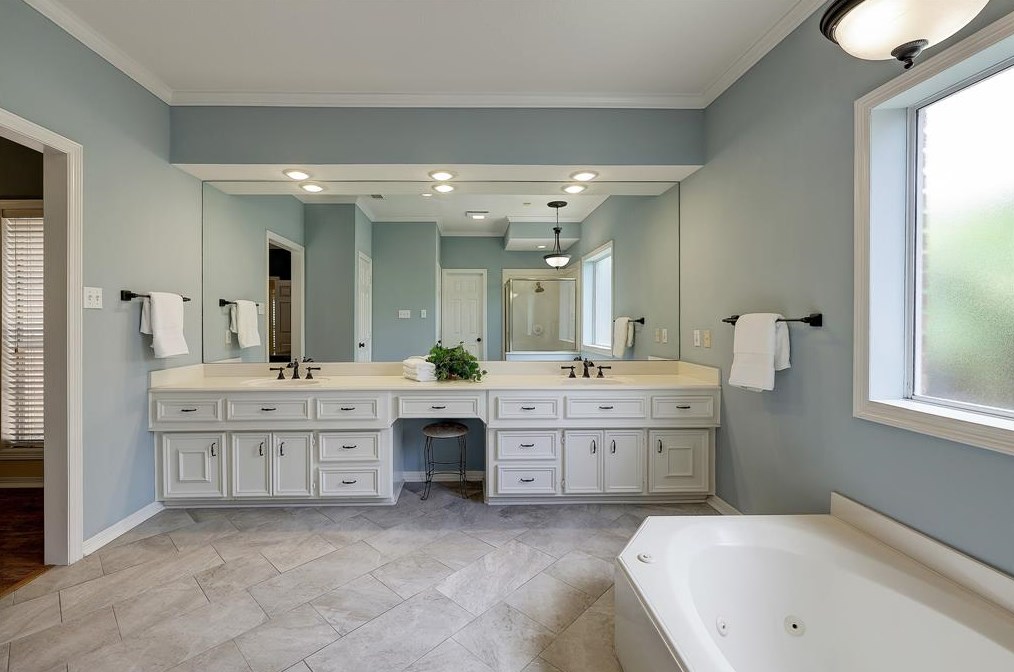 1602 Beaconshire Rd, Houston TX  77077-3847 exterior