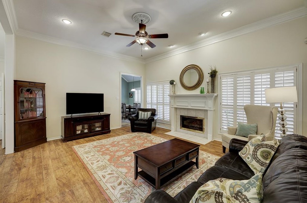 1602 Beaconshire Rd, Houston TX  77077-3847 exterior