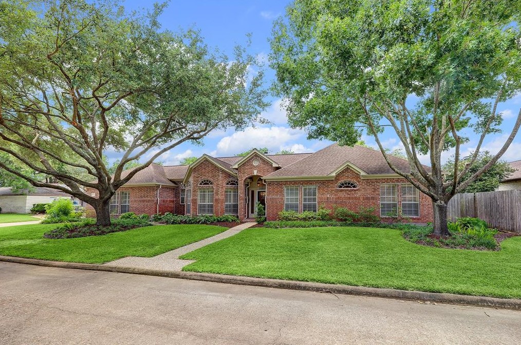 1602 Beaconshire Rd, Houston, TX 77077-3818