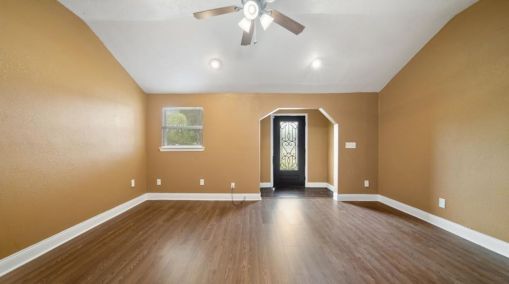 6327 Terrebonne Rd, Hitchcock, TX 77563