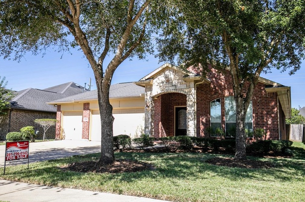 12903 Flat Creek Dr, Pearland, TX 77584