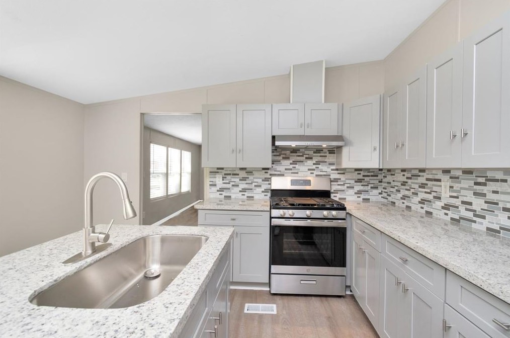 1206 Cindy Ln, Sealy, TX 77474