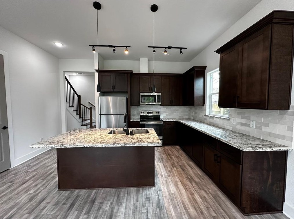 3925 Davenport St, Houston, TX 77051-2430