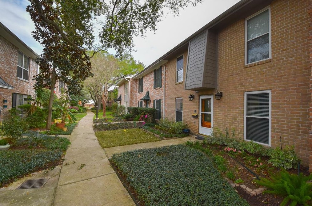 14131 Lost Meadow Ln, Houston, TX 77079