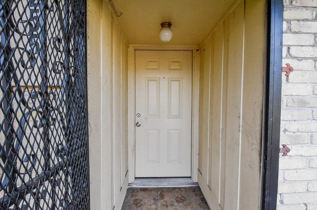 5255 Castlecreek Ln, Houston TX  77053-3640 exterior