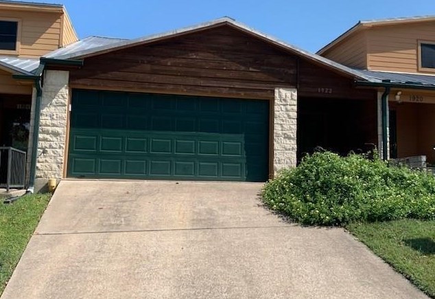 1922 20th St, Huntsville, TX 77340