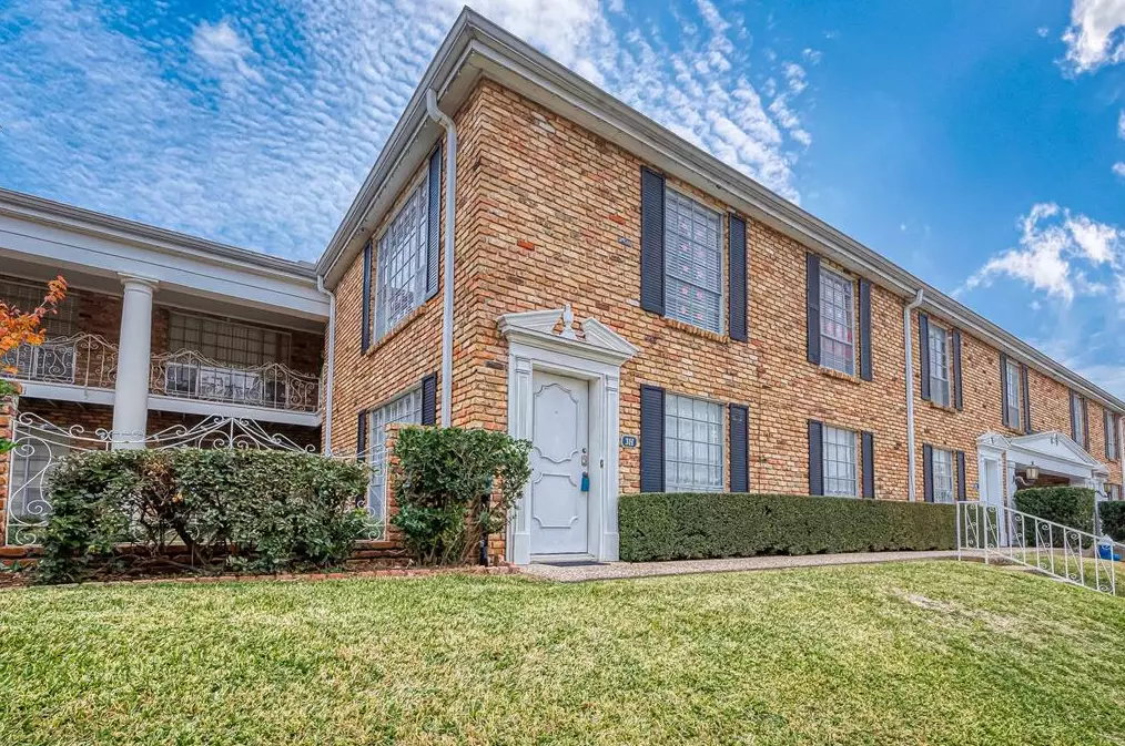 2121 Fountain View Dr # 3, Houston, TX 77057
