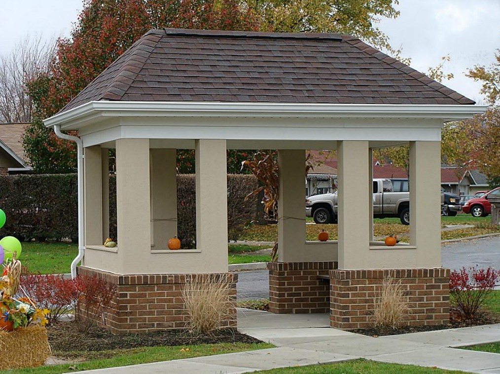 1500 Deerfield Dr, Lima, OH 45805