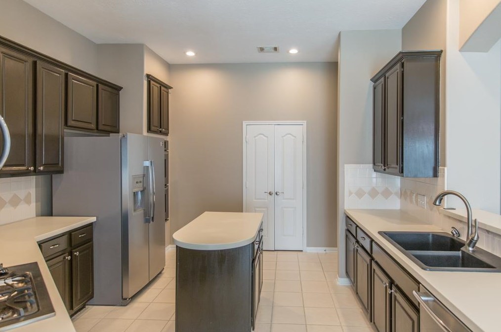 2041 Lodge Crest Ct, League City, TX 77573-3938