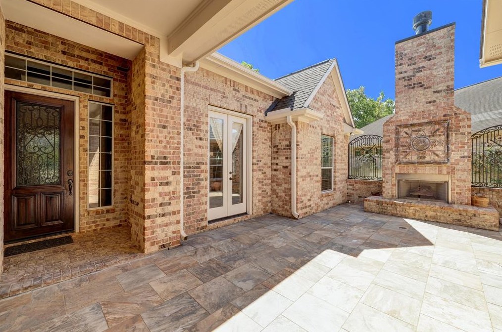 25522 Par Point Ct, Spring TX  77389-2124 exterior