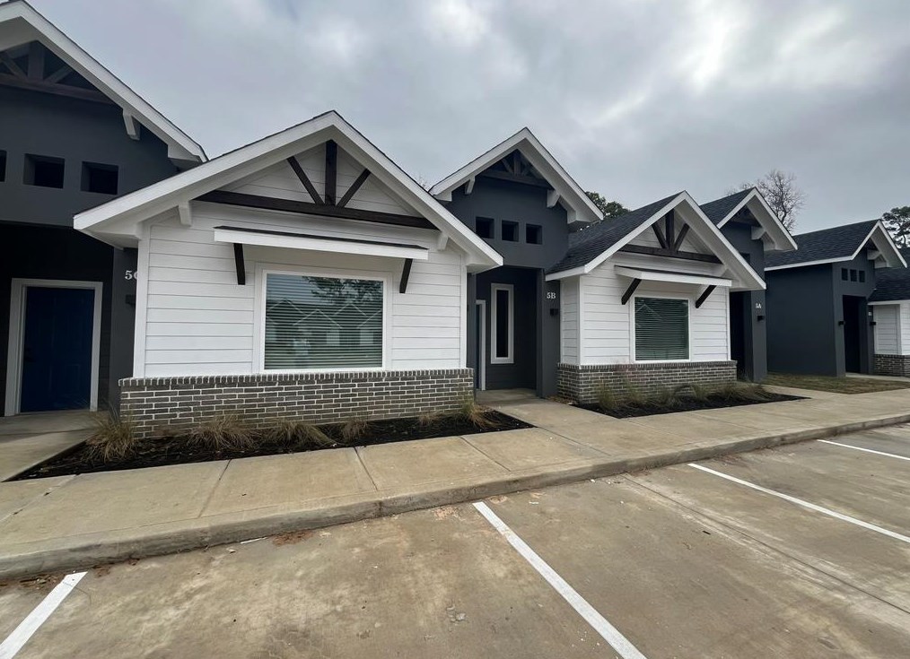 10317 Lake Rd, Houston, TX 77070