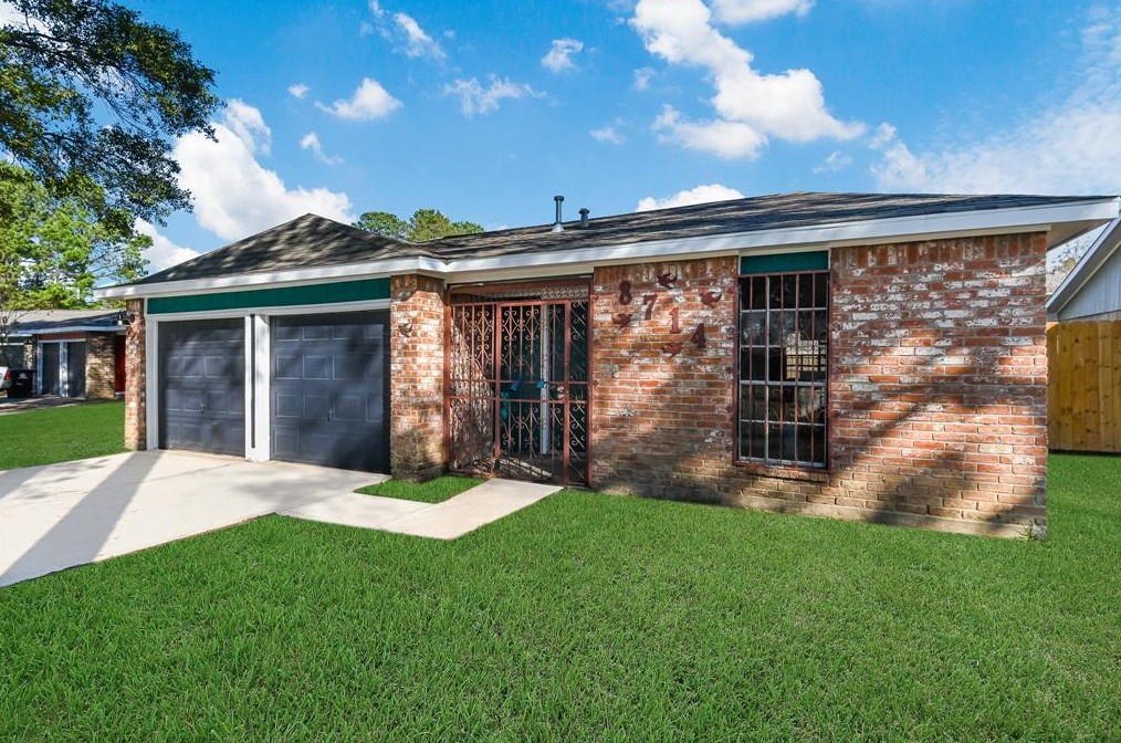 8714 Valley Meadow Dr, Houston TX  77078-3732 exterior