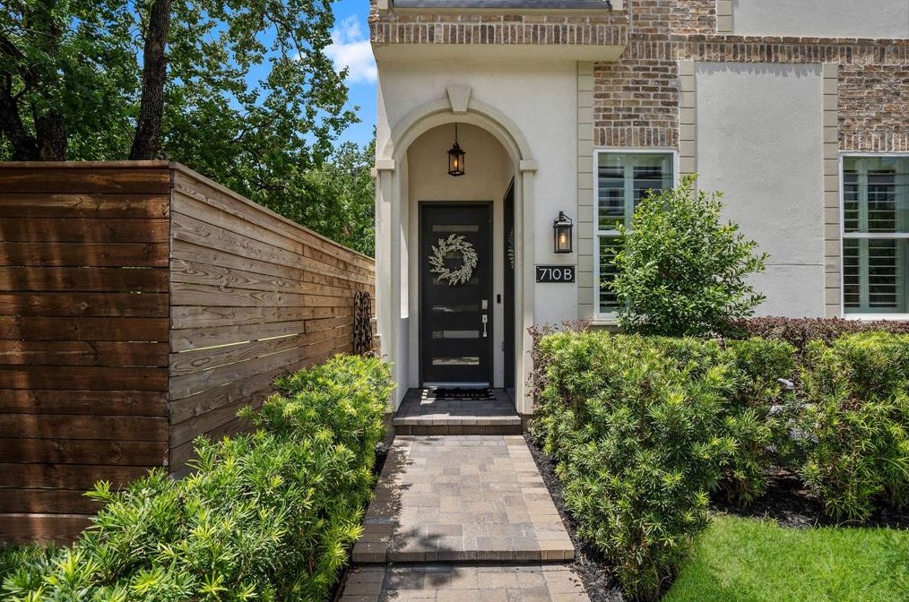 710 Delano St #b, Houston, TX 77003