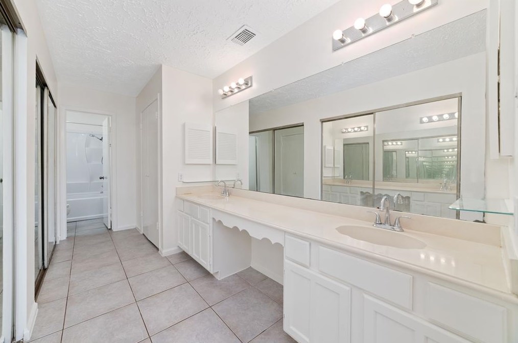 16131 Olive Gln Dr, Houston TX  77082-2829 exterior