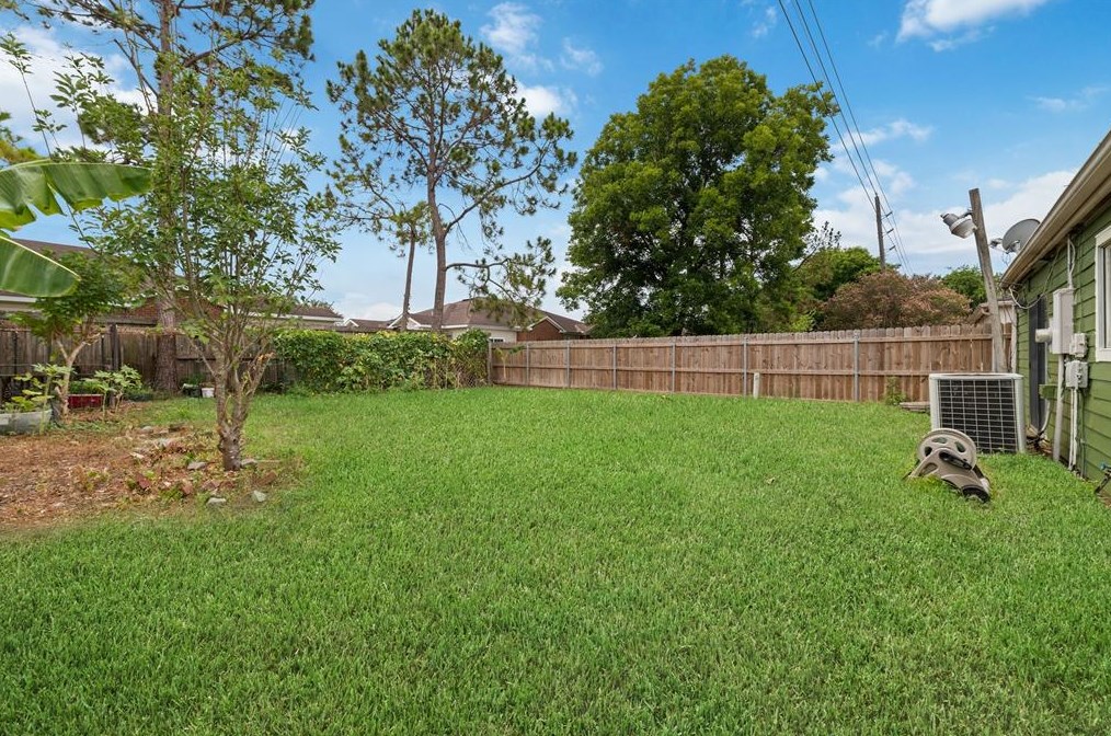 16131 Olive Gln Dr, Houston TX  77082-2829 exterior