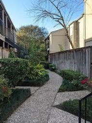 5711 Sugar Hill Dr, Houston TX  77057-2124 exterior