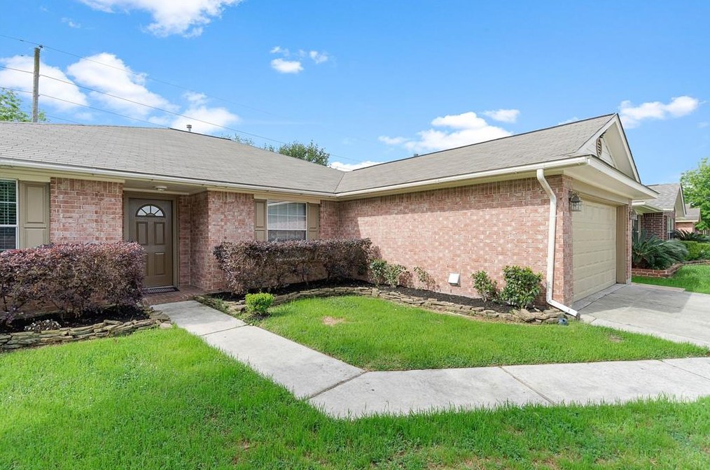 7811 Fall Glen Dr, Houston, TX 77040