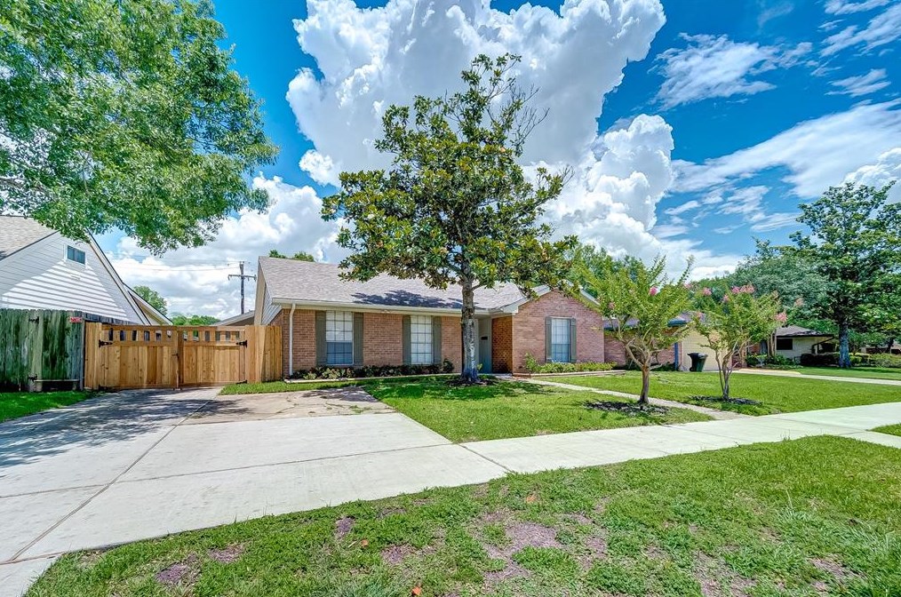 5614 Braesvalley Dr, Houston, TX 77096