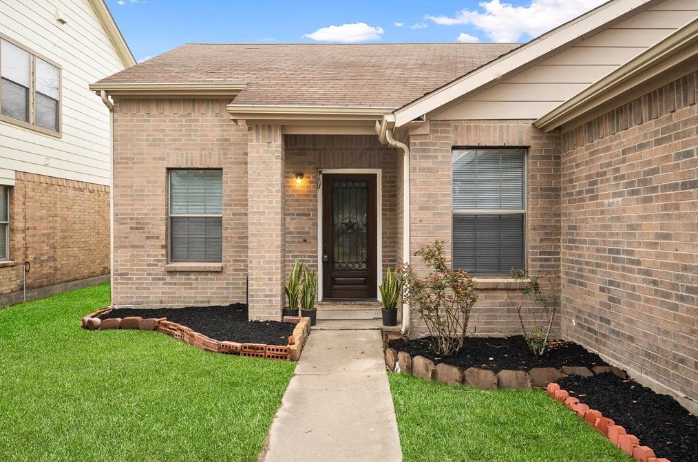 15506 Hensen Creek Dr, Houston TX  77086-1182 exterior