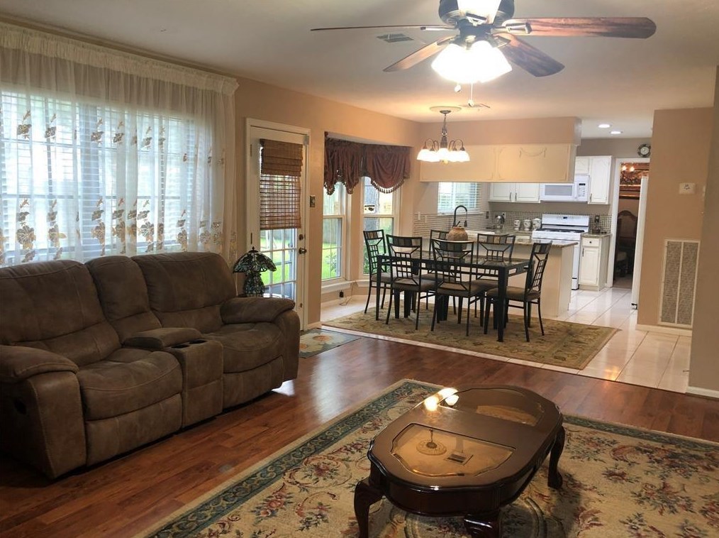 806 Island Meadow Ct, Houston, TX 77062