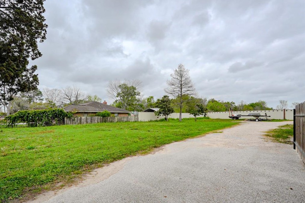 5327 Pine Ave, Pasadena, TX 77503