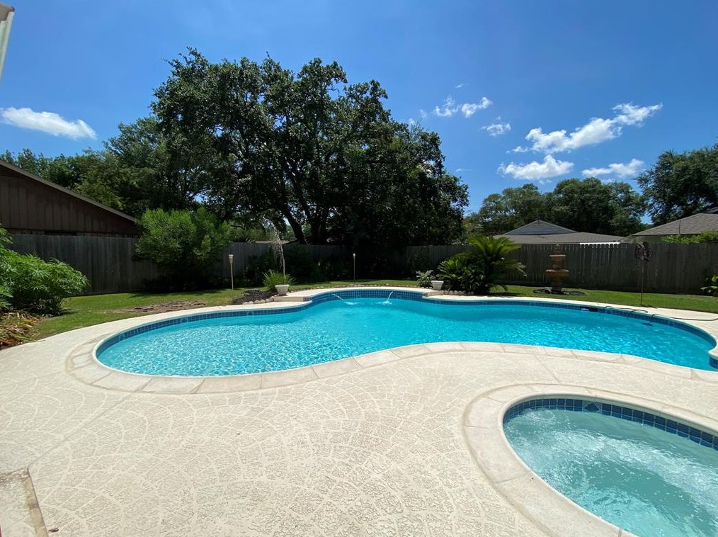 1406 Festival Dr, Houston TX  77062-4524 exterior