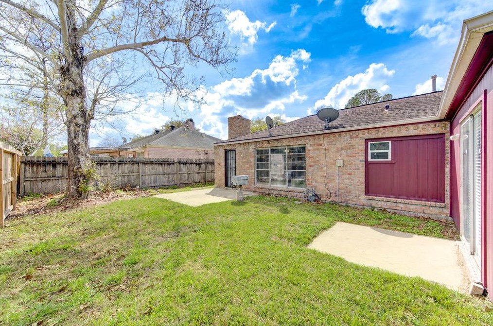 10534 Evesborough Dr, Houston TX  77099-2153 exterior
