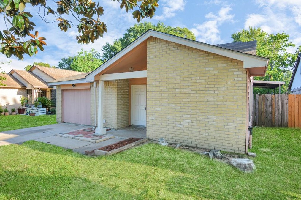 19214 Cypress River Dr, Katy TX  77449-4057 exterior