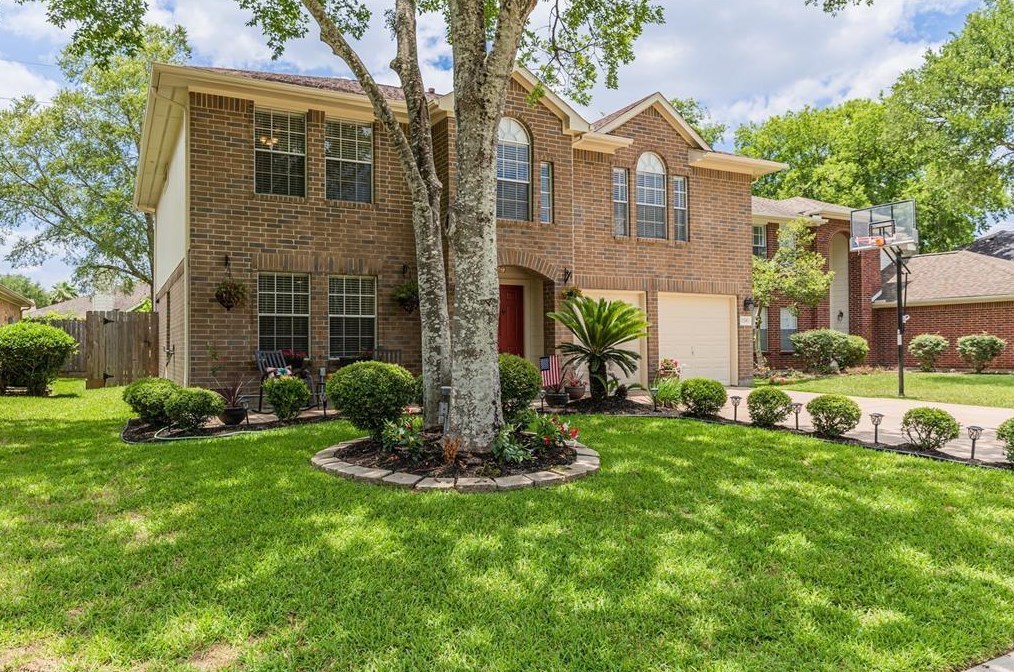 17106 Summer Hollow Dr, Sugar Land, TX 77498