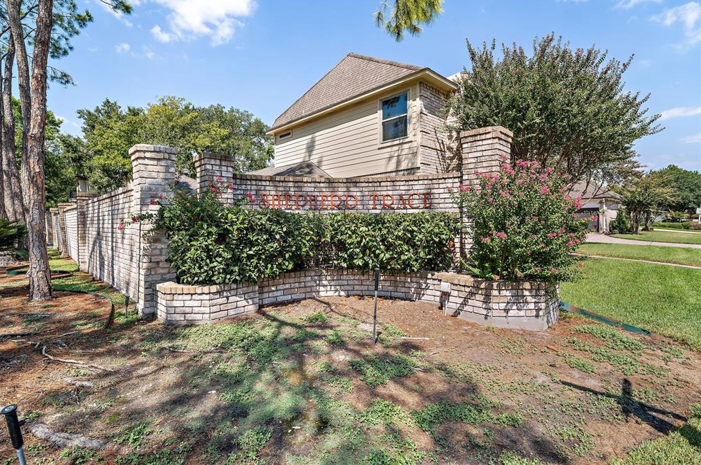 1250 Trce Dr, Houston TX  77077-2234 exterior