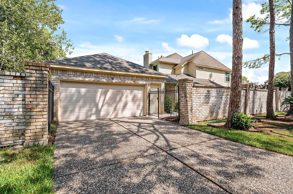 1250 Trce Dr, Houston TX  77077-2234 exterior