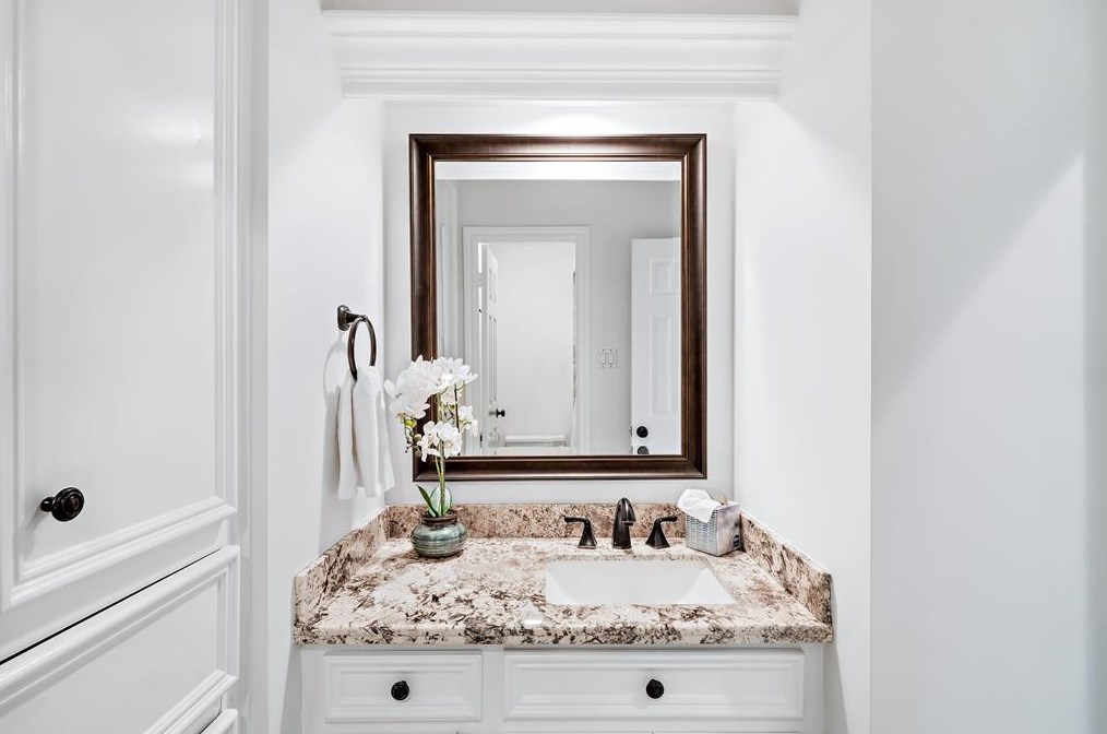 1250 Trce Dr, Houston TX  77077-2234 exterior