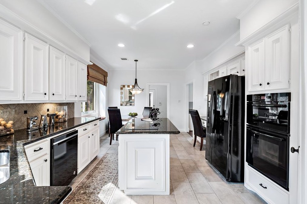 1250 Trce Dr, Houston TX  77077-2234 exterior