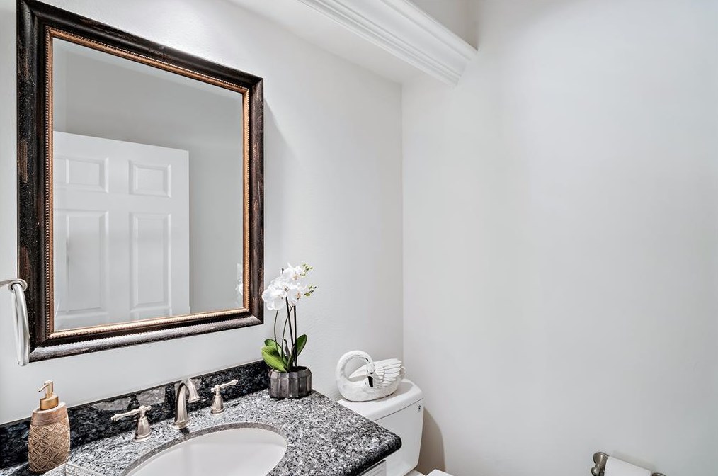 1250 Trce Dr, Houston TX  77077-2234 exterior