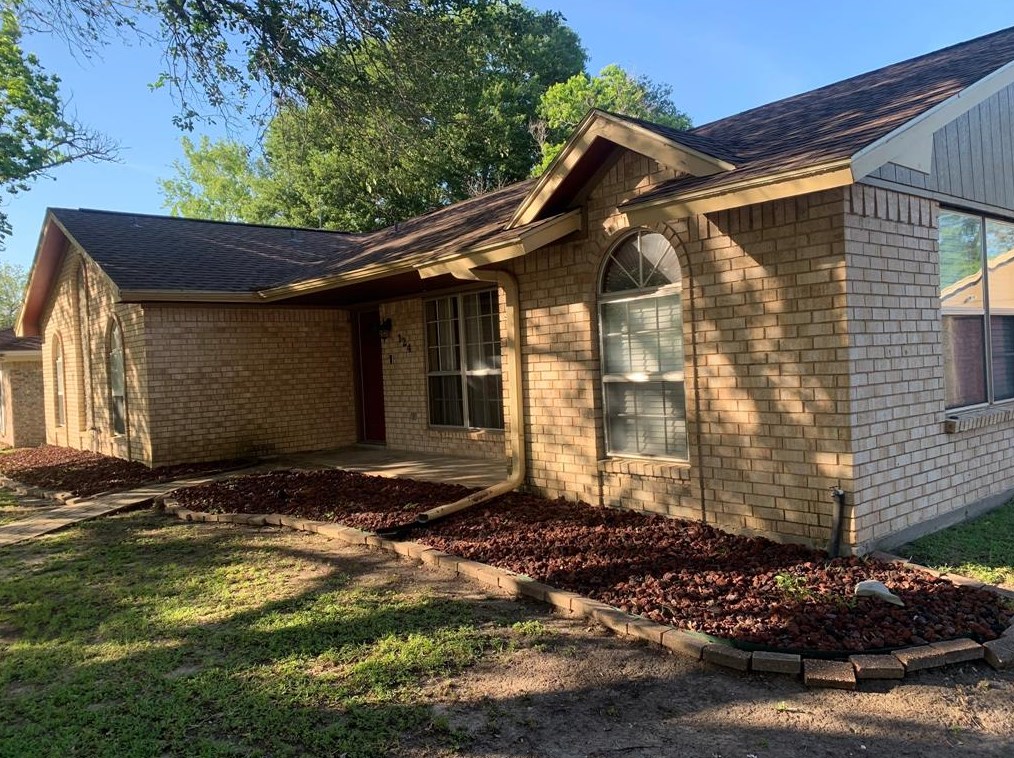 124 Edgewood Dr, Van Vleck, TX 77482