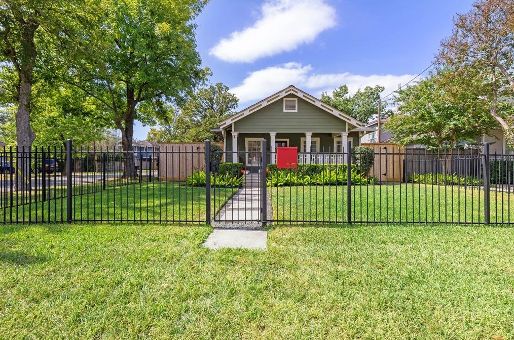 1401 Ashland St, Houston, TX 77008-4129