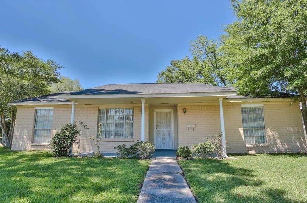 11730 Rowan Ln, Houston, TX 77072