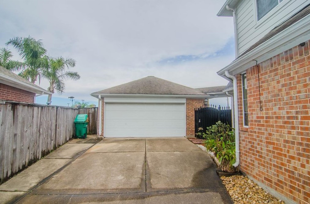 907 Emerald Glen Ct, Sugar Land TX  77479-6264 exterior