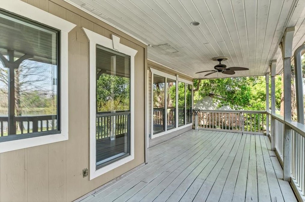 619 Brook Hollow Dr, Conroe TX  77385-9108 exterior