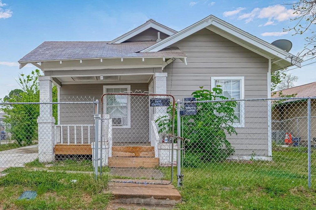7410 Capitol St, Houston, TX 77011