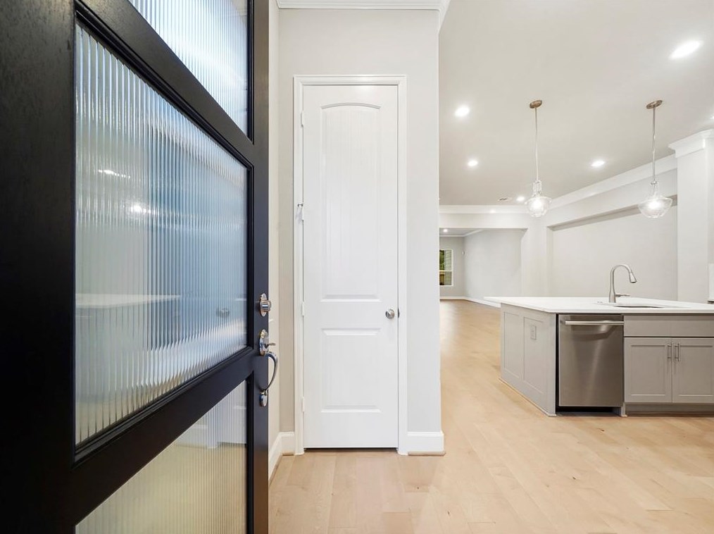5105 Darling St, Houston, TX 77007-1305