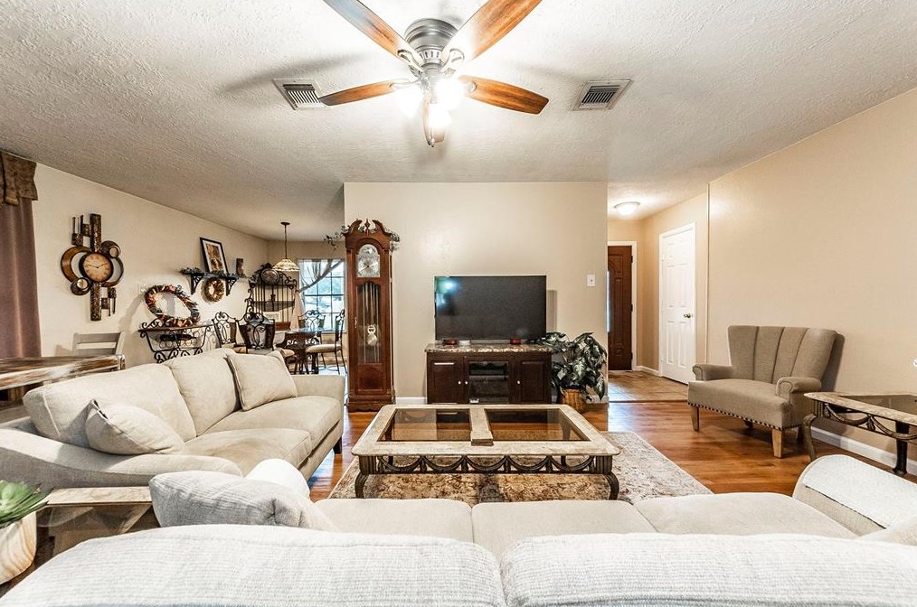 2111 Senate St, Pasadena TX 77502-5652 exterior