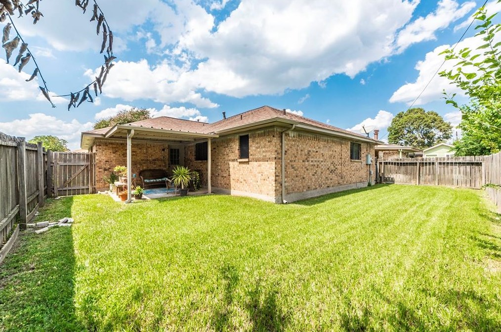 2111 Senate St, Pasadena TX 77502-5652 exterior