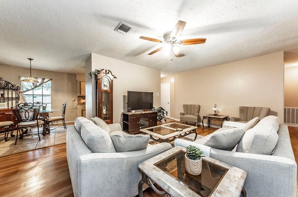 2111 Senate St, Pasadena TX 77502-5652 exterior