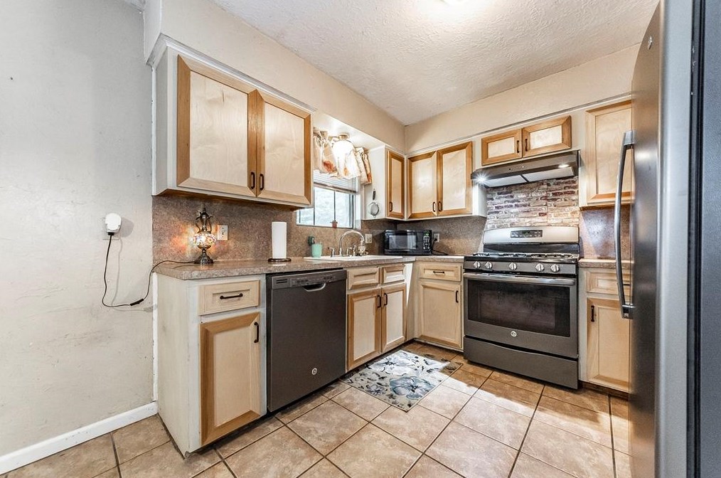 2111 Senate St, Pasadena TX 77502-5652 exterior